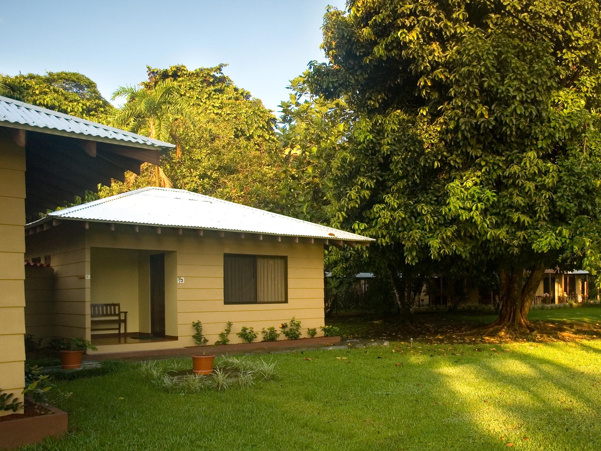 Manatus Hotel Tortuguero Exterior photo
